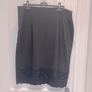 Elegante Black Skirt with Beaded Lace Detail 👵MT